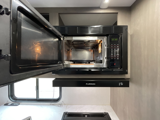 2025 Grand Design Transcend 335BHT — photo 7 of 8