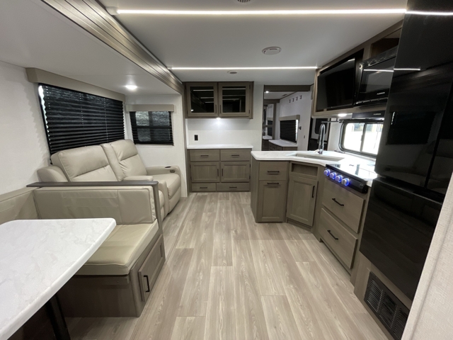 2025 Grand Design Transcend 335BHT — photo 4 of 8