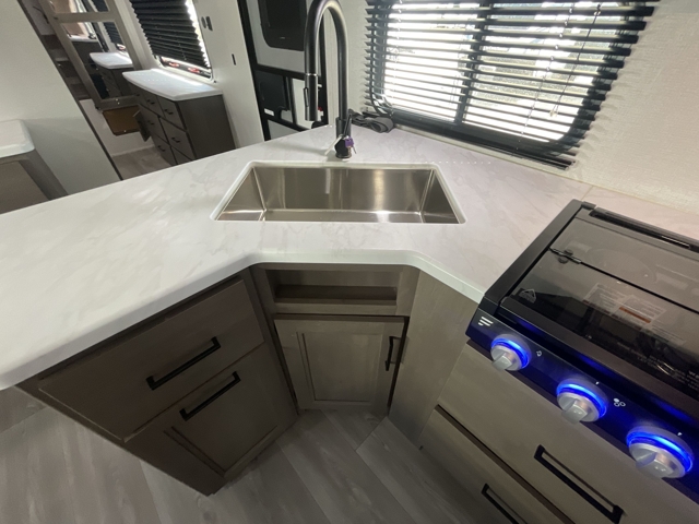 2025 Grand Design Transcend 335BHT — photo 8 of 8