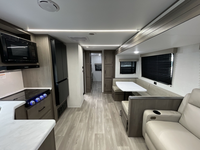 2025 Grand Design Transcend 335BHT — photo 3 of 8