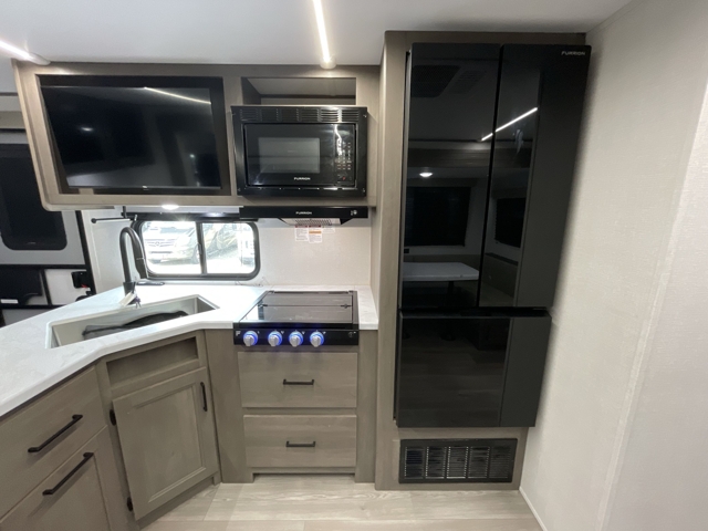 2025 Grand Design Transcend 335BHT — photo 5 of 8