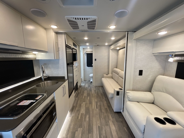 2020 Tiffin Wayfarer 25RW — photo 2 of 8