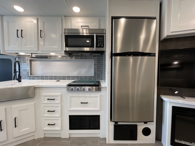 2023 Coachmen Encore 375RB — photo 5 of 8
