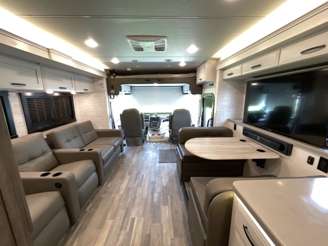 2025 Entegra Coach Vision XL 36C — photo 3 of 8