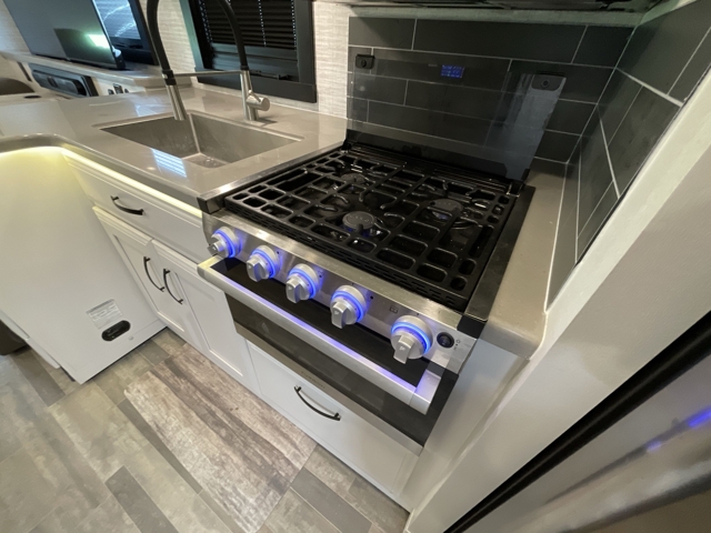2025 Entegra Coach Vision XL 36C — photo 6 of 8