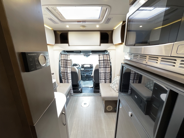 2021 Leisure Travel Unity U24TB — photo 3 of 8