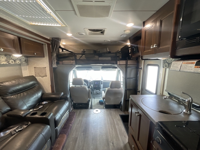 2017 Forest River Sunseeker MBS 2400R — photo 4 of 8