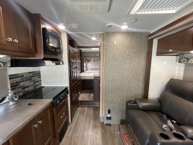2017 Forest River Sunseeker MBS 2400R — photo 3 of 8