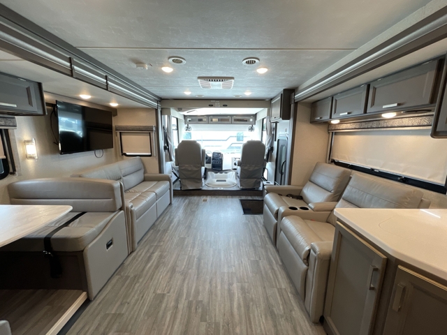 2023 Thor Luminate CC35 — photo 4 of 8