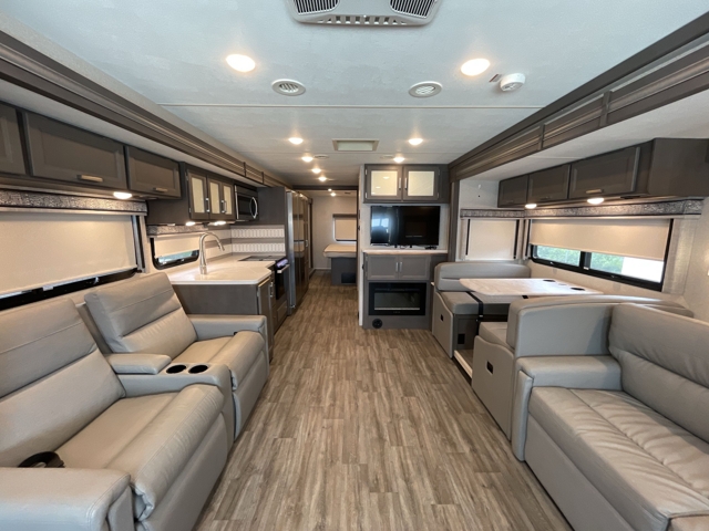 2023 Thor Luminate CC35 — photo 3 of 8