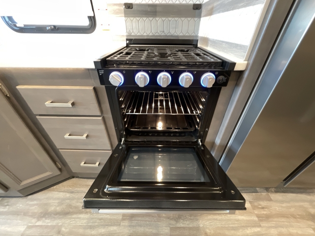 2023 Thor Luminate CC35 — photo 8 of 8