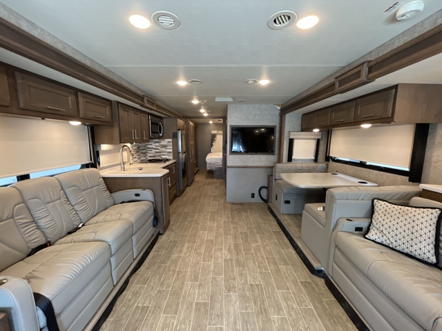 2021 Thor Miramar 35.2 — photo 3 of 8