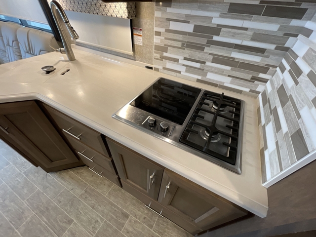 2021 Thor Miramar 35.2 — photo 8 of 8