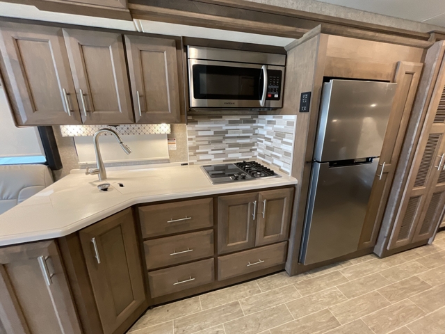 2021 Thor Miramar 35.2 — photo 5 of 8
