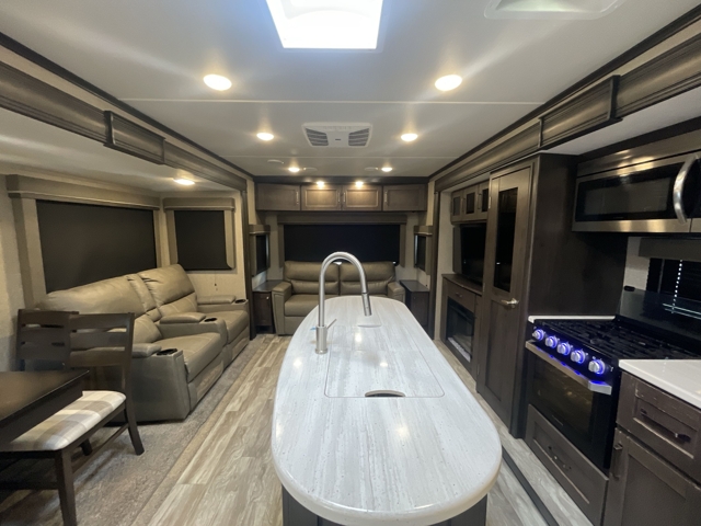 2020 Grand Design Reflection 315RLTS — photo 4 of 8