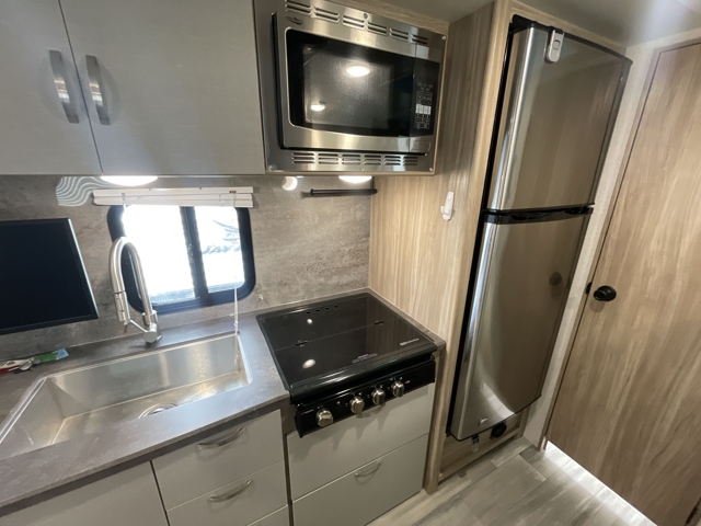 2022 Winnebago Micro Minnie FLX 2100BH — photo 4 of 8