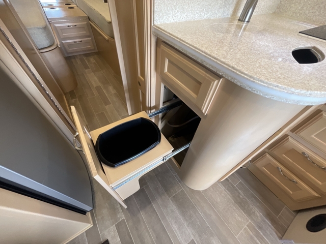 2020 Regency Ultra Brougham 25TB — photo 8 of 8