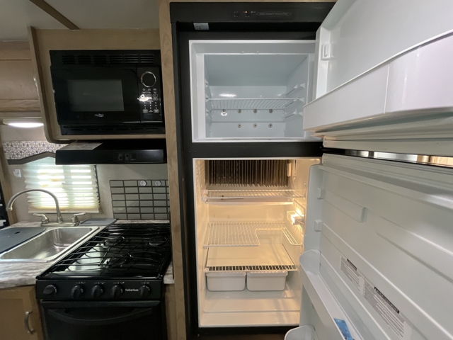 2020 Winnebago Micro Minnie 2106DS — photo 7 of 8