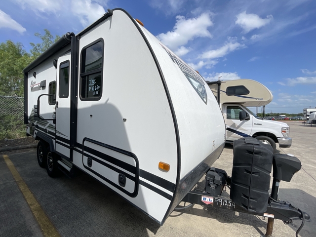 2020 Winnebago Micro Minnie 2106DS — photo 1 of 8