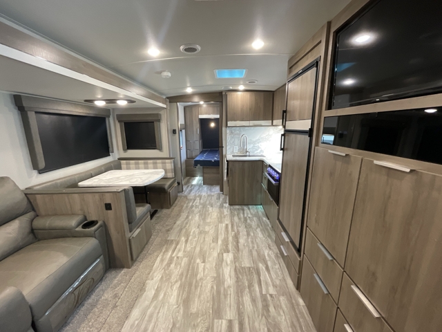 2021 Grand Design Imagine 2800BH — photo 3 of 8