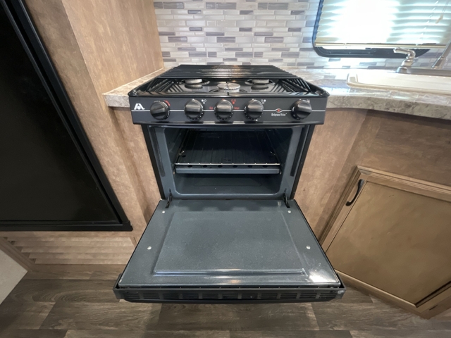 2017 Starcraft Launch 26RLS — photo 4 of 8