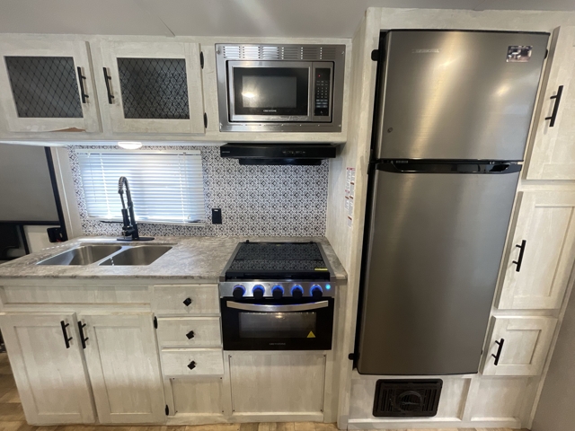 2022 Shasta Shasta 25RB — photo 7 of 8