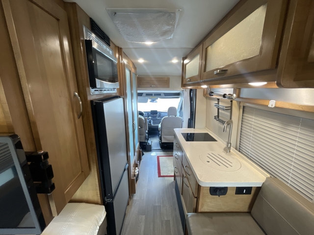 2021 Coachmen Beyond 22D — photo 5 of 8