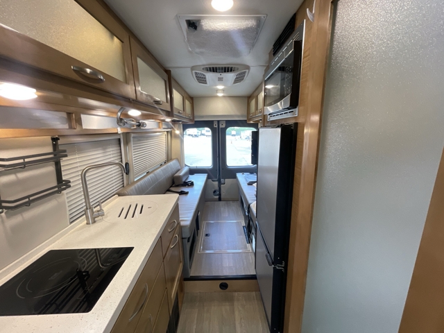 2021 Coachmen Beyond 22D — photo 4 of 8