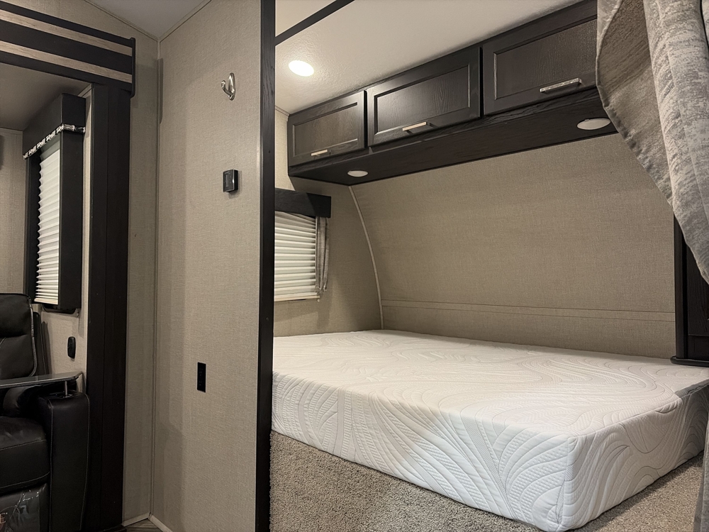 2018 Keystone Impact Vapor Lite 28V