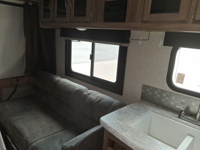 2019 Jayco Jay Feather X19H — photo 4 of 8