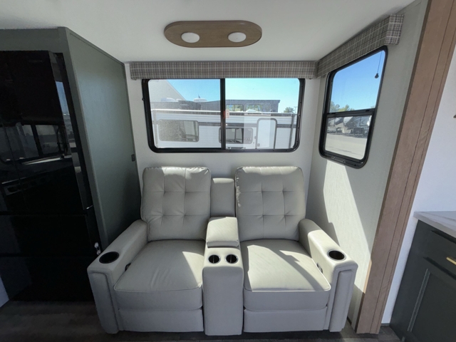 2025 Heartland Eddie Bauer Signature 2500RK — photo 3 of 8
