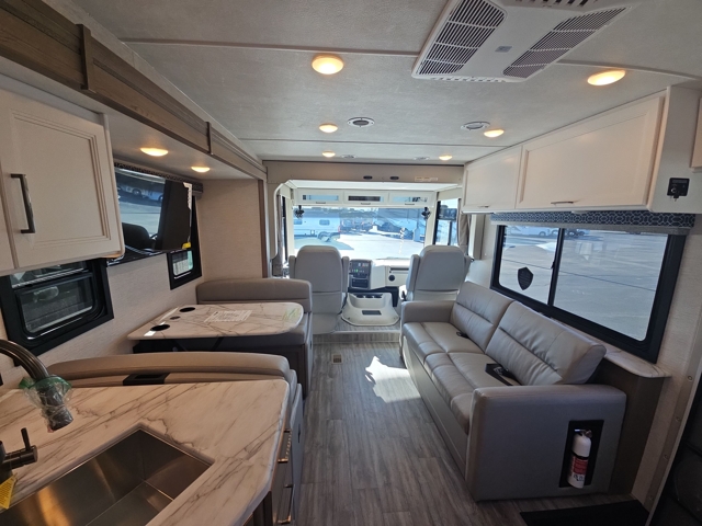 2026 Thor Freedom Traveler B30 — photo 4 of 8