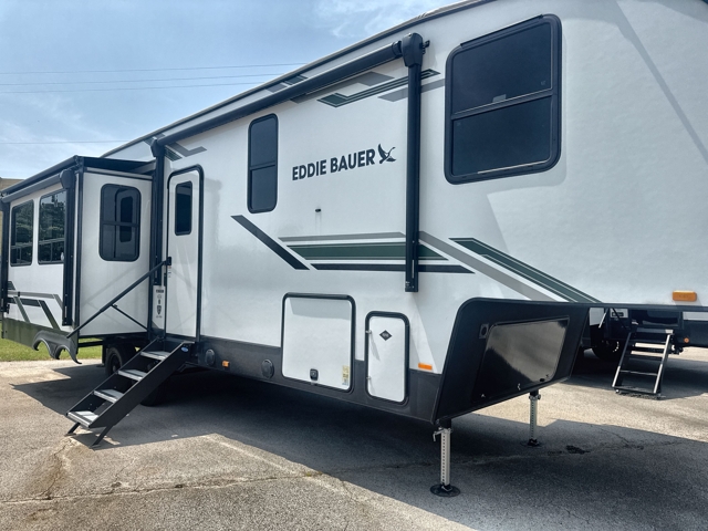 2025 Heartland Eddie Bauer Signature 3101RL — photo 6 of 8