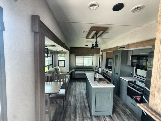 2025 Heartland Eddie Bauer Signature 3101RL — photo 3 of 8