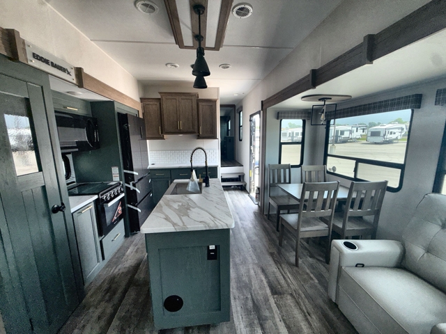 2025 Heartland Eddie Bauer Signature 3101RL — photo 4 of 8