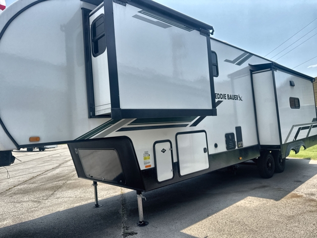 2025 Heartland Eddie Bauer Signature 3101RL — photo 7 of 8
