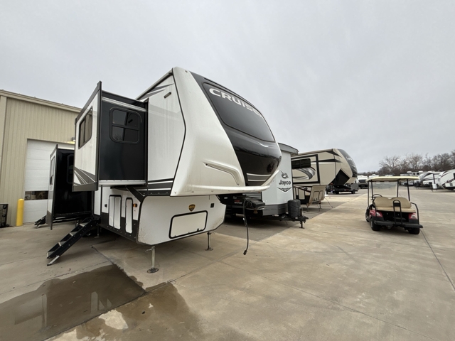 2022 Crossroads Cruiser 3841FL — photo 1 of 8