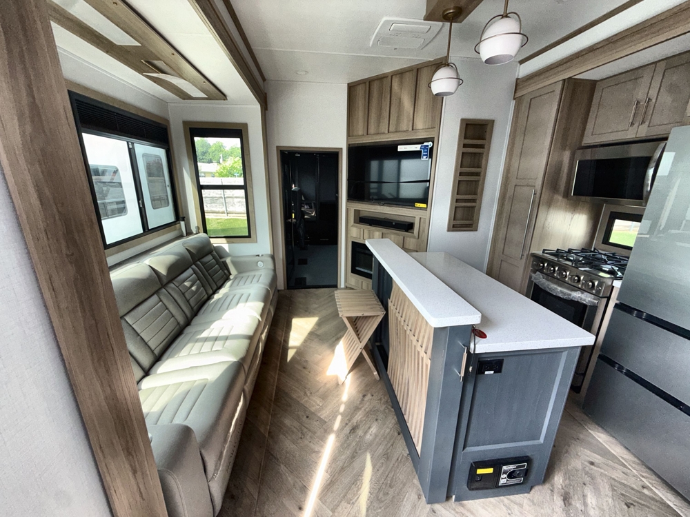 2026 Keystone Raptor 352 — photo 3 of 8