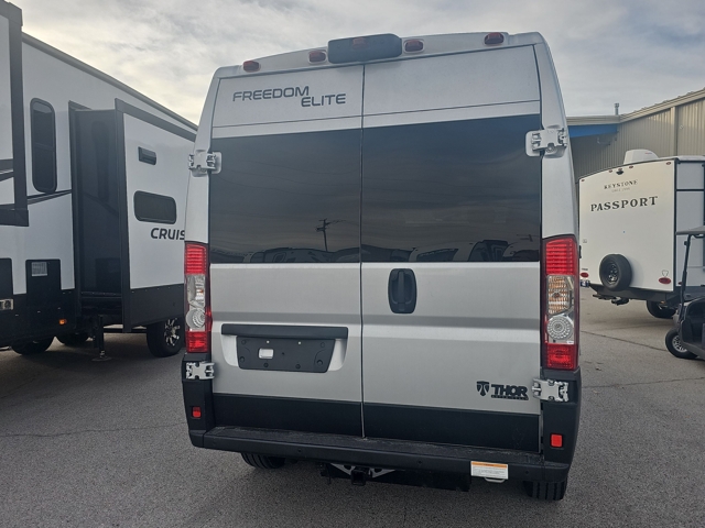 2026 Thor Freedom Elite 17D — photo 8 of 8
