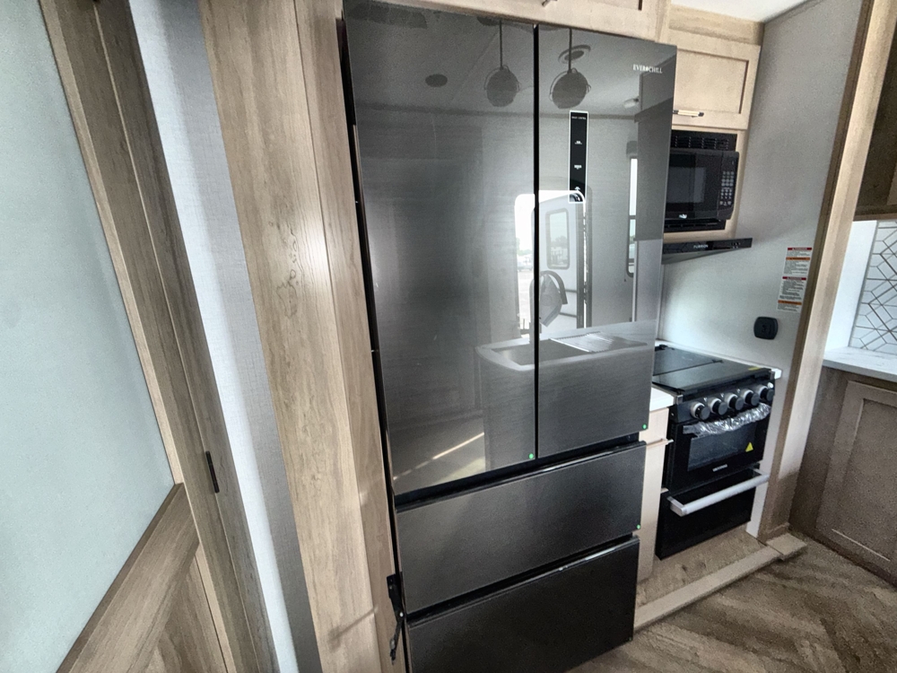 2026 Keystone Carbon 358 — photo 8 of 8
