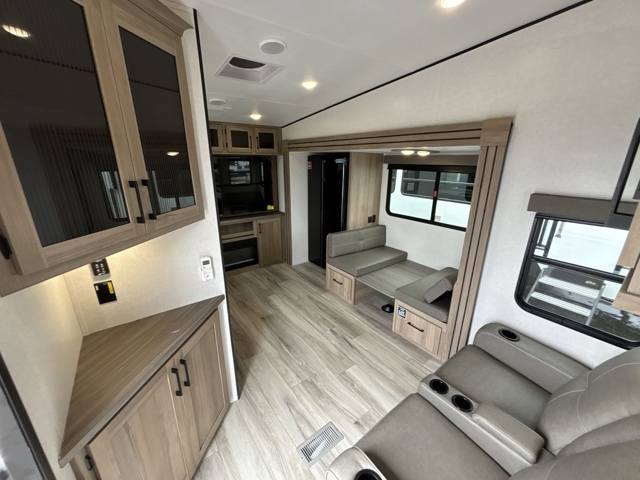 2026 Keystone Coleman Legacy 2400REX — photo 3 of 8