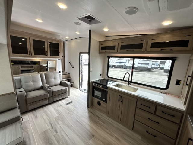 2026 Keystone Coleman Legacy 2400REX — photo 4 of 8