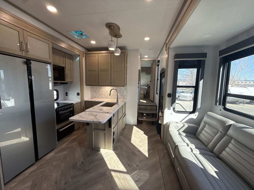 2026 Keystone Carbon 368 — photo 4 of 8