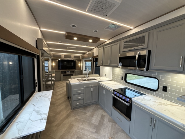 2025 Keystone Sprinter 3520RDS — photo 3 of 8