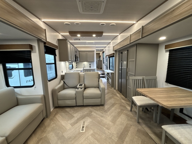 2025 Keystone Sprinter 3520RDS — photo 4 of 8