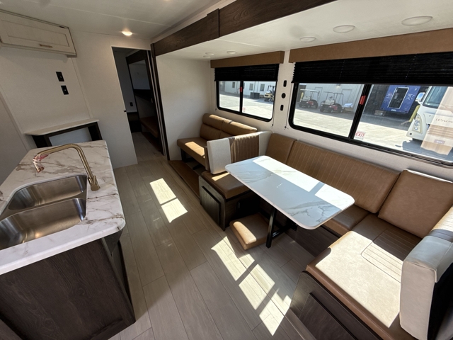 2026 Crossroads Zinger 331BH — photo 3 of 8
