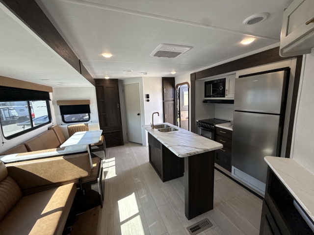 2026 Crossroads Zinger 331BH — photo 4 of 8