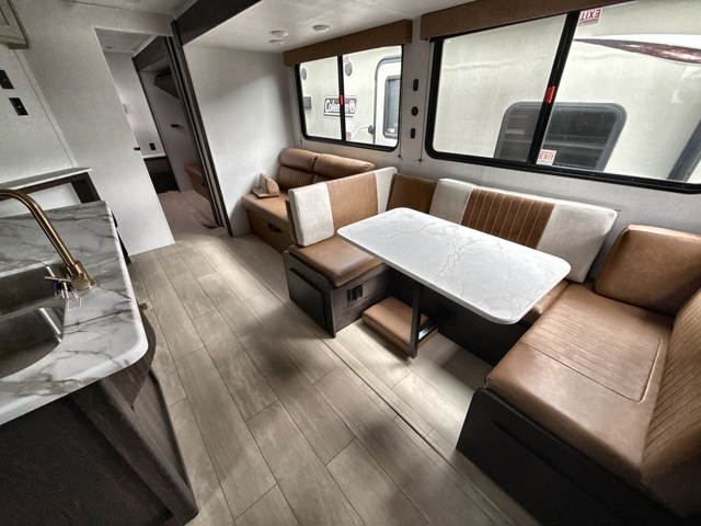 2026 Crossroads Zinger 331BH — photo 3 of 8