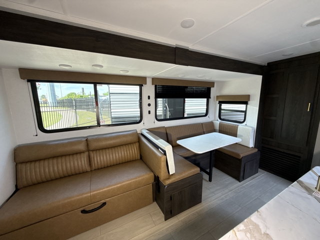 2026 Crossroads Zinger 331BH — photo 3 of 8