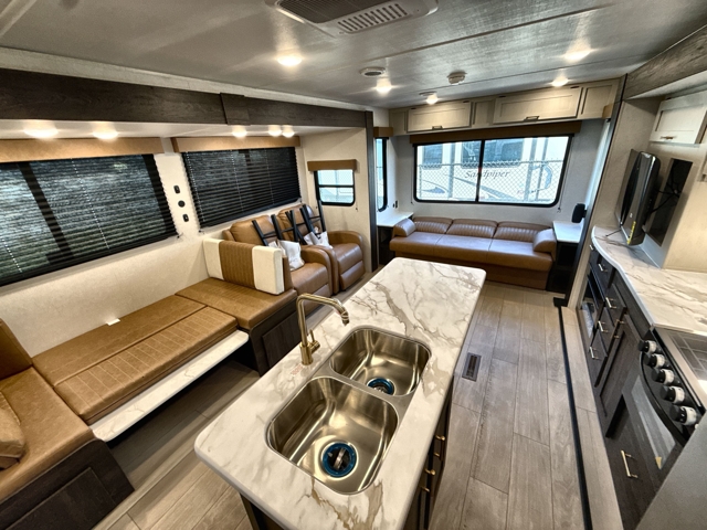 2026 Crossroads Zinger 340LR — photo 4 of 8